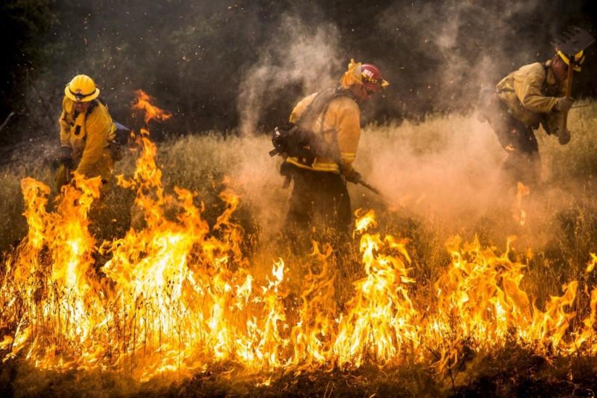 Καλιφόρνια: Νεκρός πυροσβέστης από την “φονική” πυρκαγιά στο πάρκο Γιοσέμιτι