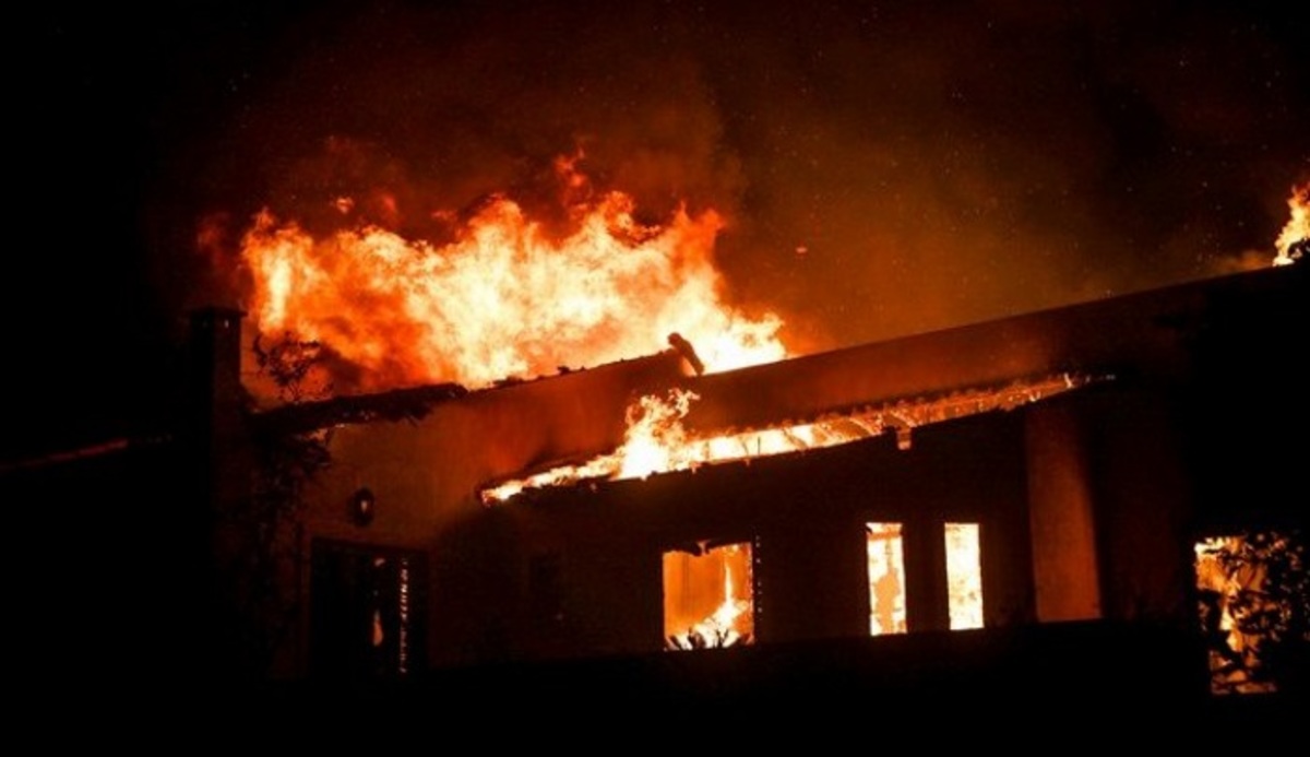 Στάχτη το σπίτι πασίγνωστης ηθοποιού! Συγκλονιστικές φωτογραφίες