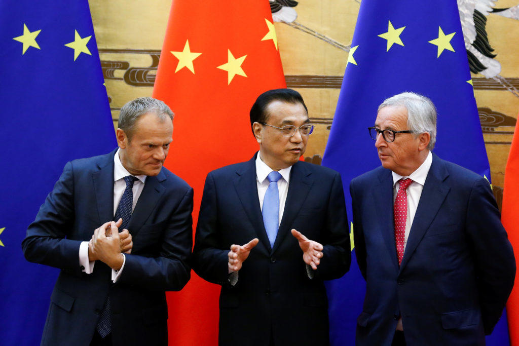 Γιούνκερ: Η Κίνα θα μπορούσε να ανοίξει την οικονομία της αν ήθελε