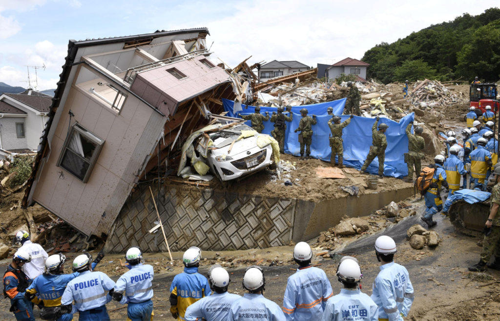 Τραγωδία χωρίς τέλος στην Ιαπωνία: 156 οι νεκροί από την κακοκαιρία – video