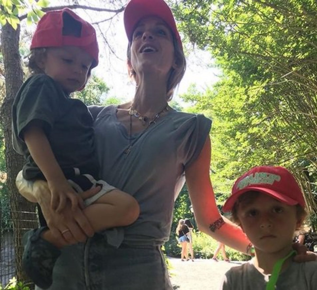 Σοφία Καρβέλα: Για ψώνια με τους γιους της!