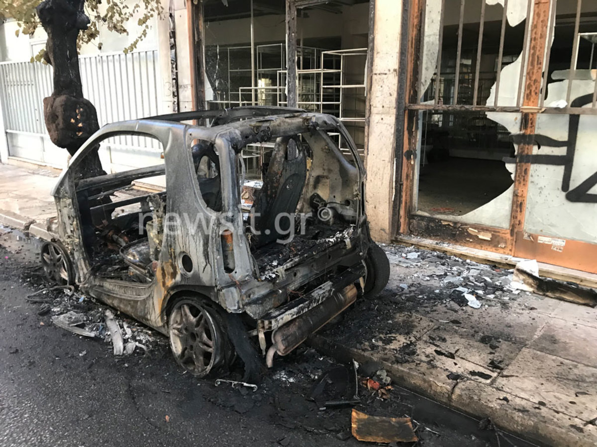 Πανικός από φωτιά σε αυτοκίνητο – Απείλησαν σπίτι οι φλόγες
