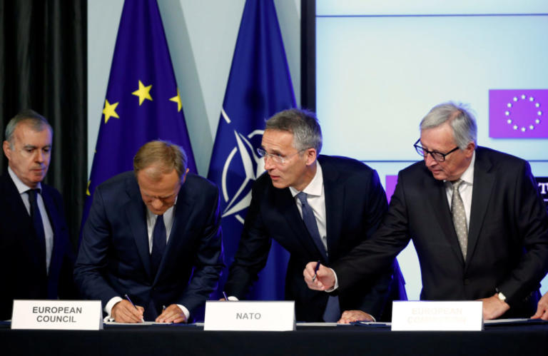 Έπεσαν οι υπογραφές για την κοινή δήλωση συνεργασίας μεταξύ ΝΑΤΟ και Ε.Ε - Τουσκ: Δεν υπάρχει καλύτερος εταίρος