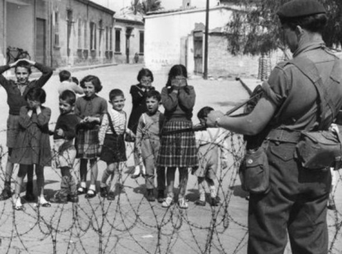 Αποκαλύψεις φρίκης από Mail on Sunday: Περίπολος χτυπούσε και βίασε ομαδικά 15χρονη ύποπτη για συμμετοχή στην ΕΟΚΑ