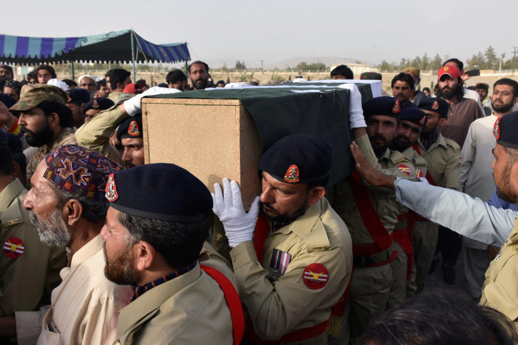 Συνεχίζεται η μακάβρια καταμέτρηση στο Πακιστάν – Στους 140 οι νεκροί από την βομβιστική επίθεση