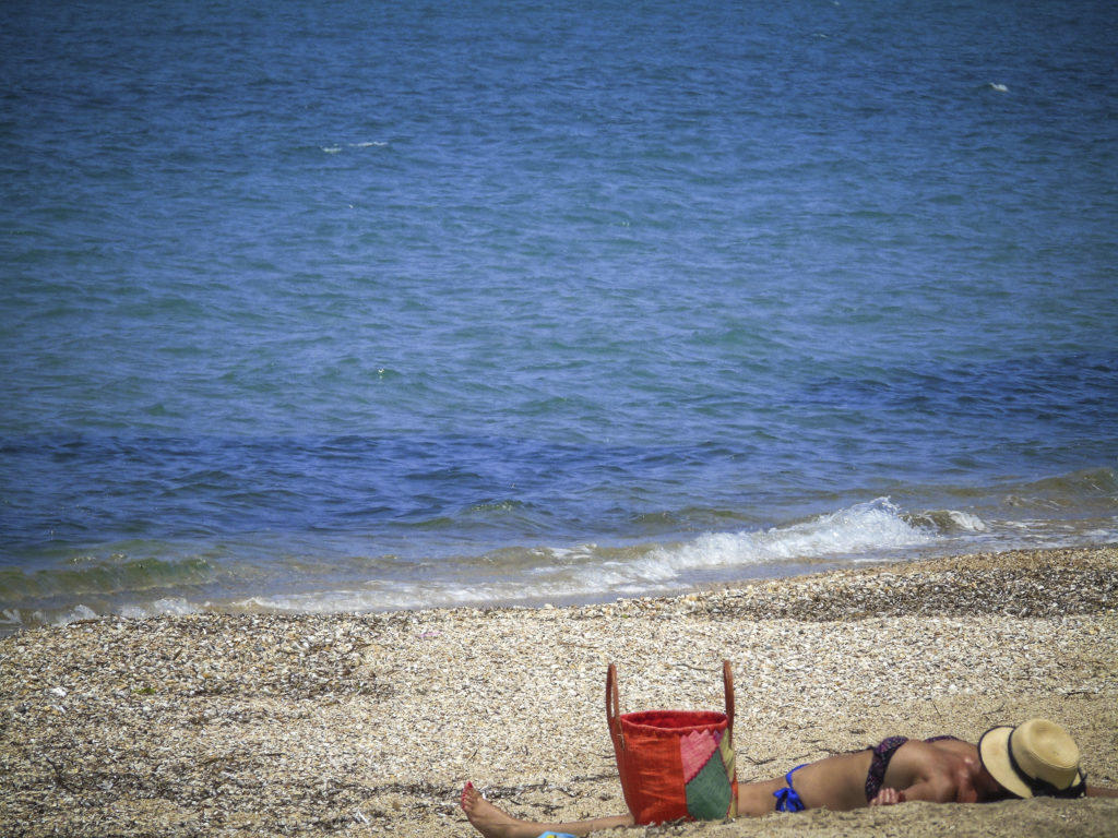 Καιρός: “Λιώστε” στην παραλία! Μόνο… ζέστη σήμερα