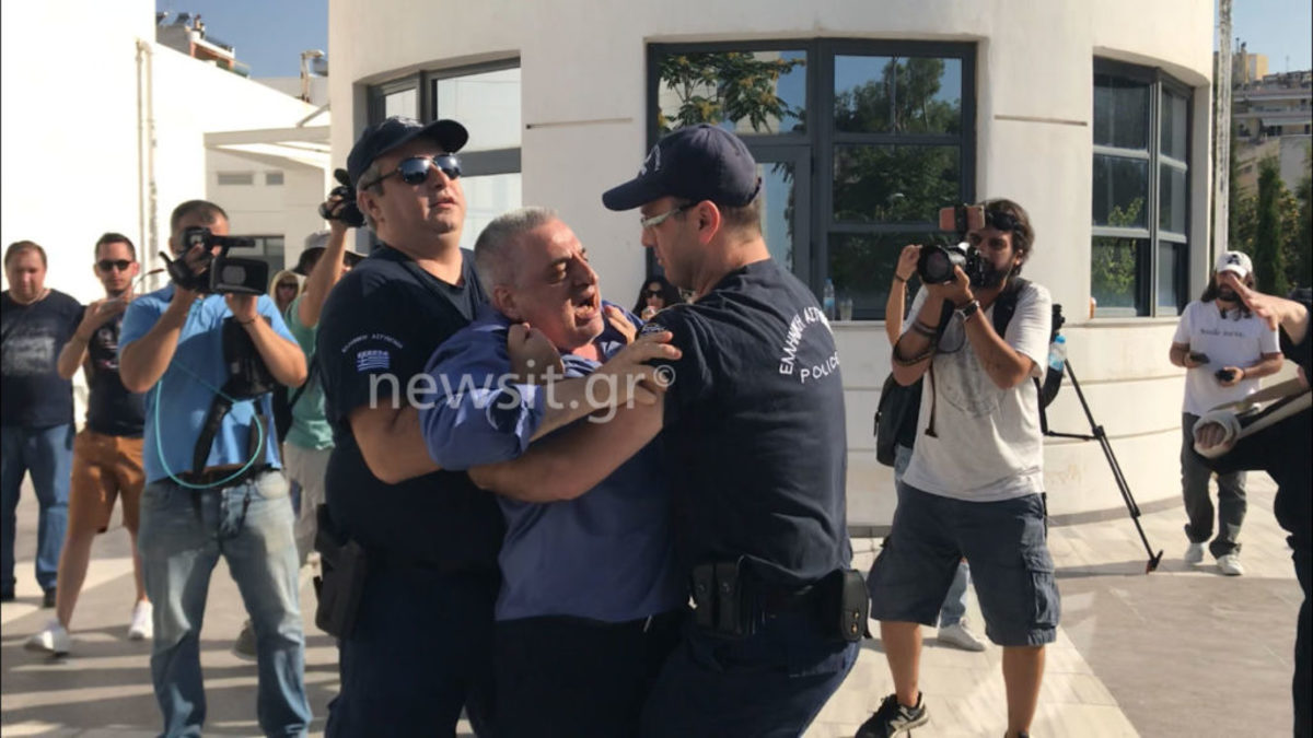 Νέο επεισόδιο στην δίκη για την δολοφονία Ζέμπερη – Χίμηξε ο πατέρας στον φερόμενο ως δολοφόνο – video