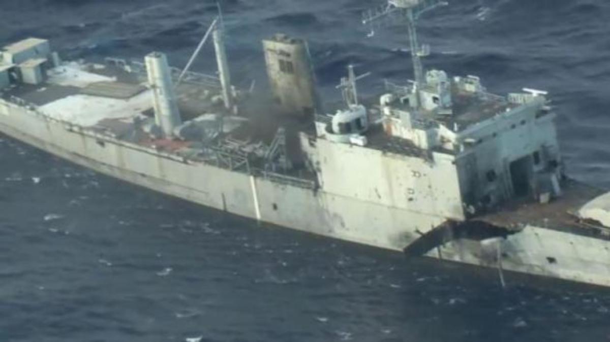 Πύραυλοι και τορπίλες έκαναν “σουρωτήρι” πλοίο του Ναυτικού των ΗΠΑ! [vid]