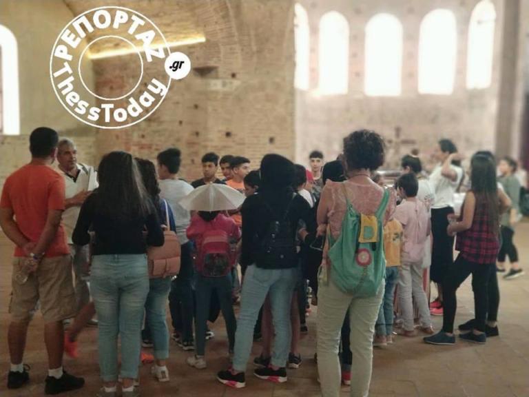 Θεσσαλονίκη: Ξεναγήθηκαν προσφυγόπουλα σε αρχαιολογικούς χώρους [pics]