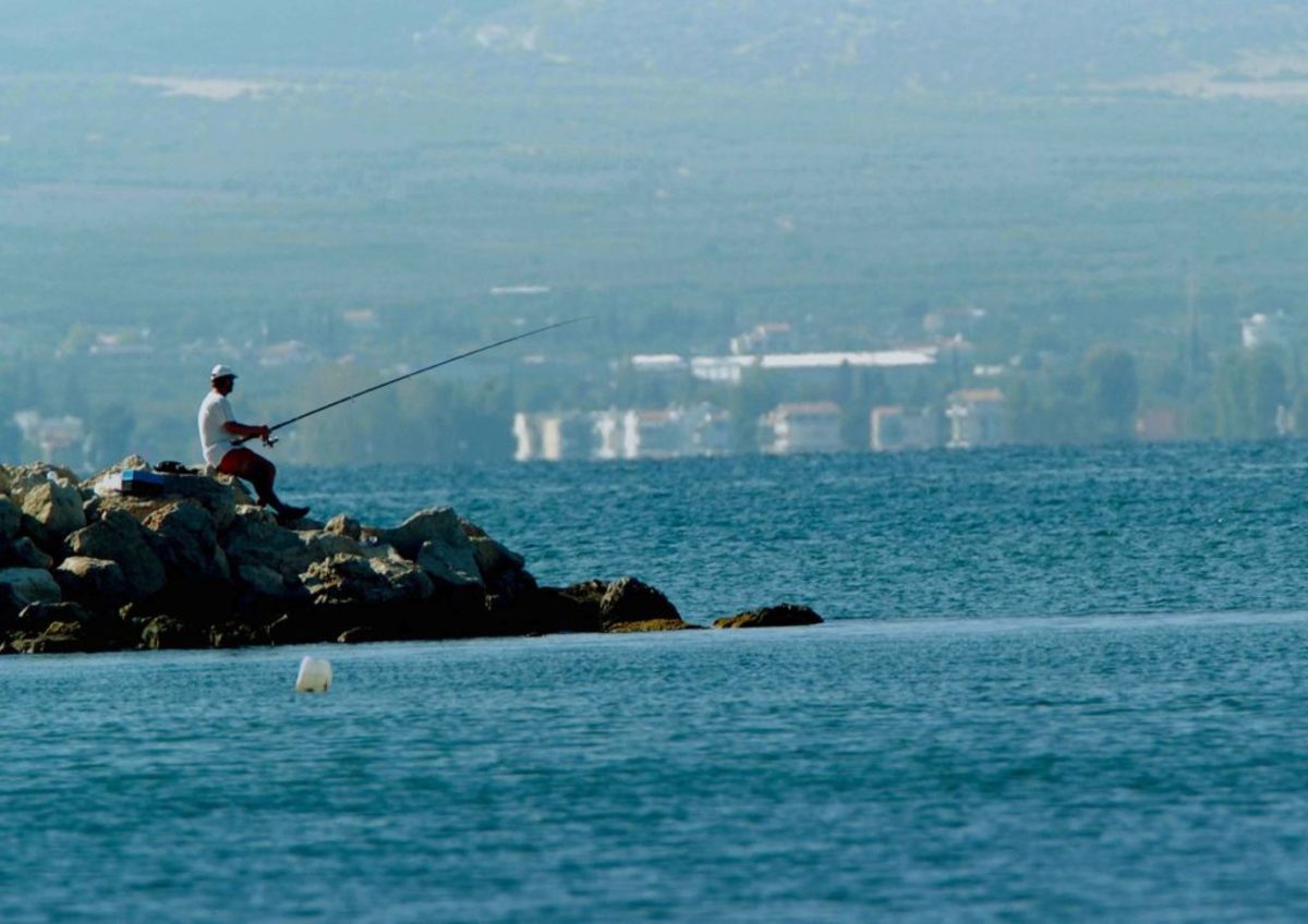 Τραγωδία στη Φθιώτιδα: Βούτηξε να πιάσει το αγκίστρι και πέθανε!