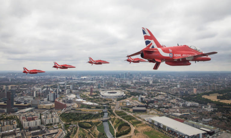 Λονδίνο: Εντυπωσιακές εικόνες για τα 100 χρόνια της RAF - Παρόντες Ουίλιαμ και Χάρι