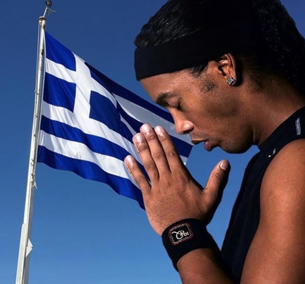 Προσεύχεται και ο Ροναλντίνιο! “Πονάω για την Ελλάδα – Κουράγιο αδέρφια μου” [pic]