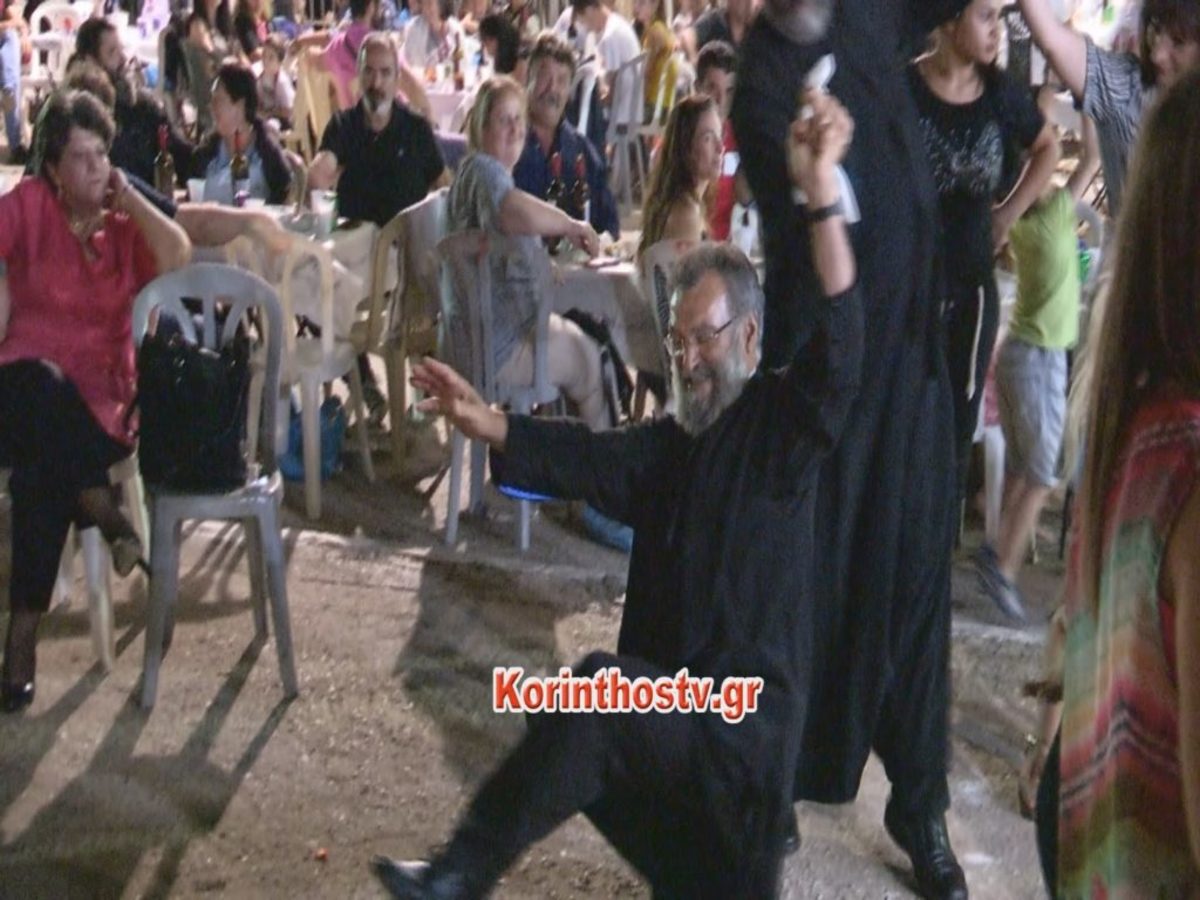 Το τσάμικο του παπά που τρέλανε κόσμο – video