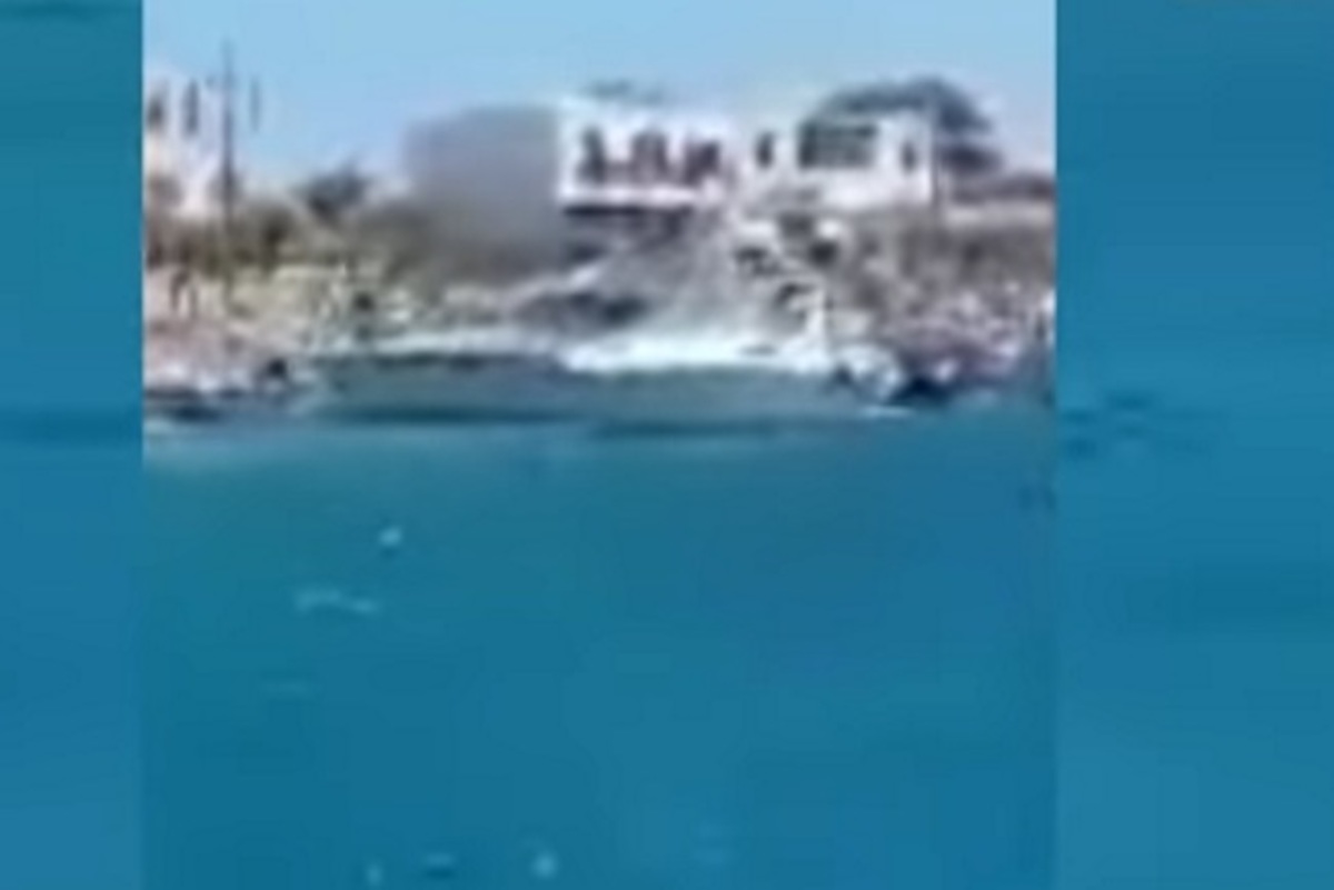 Πάρος: Η στιγμή της σύγκρουσης δύο σκαφών στη θάλασσα – Οι επικίνδυνοι ελιγμοί που φέρνουν το ατύχημα – video