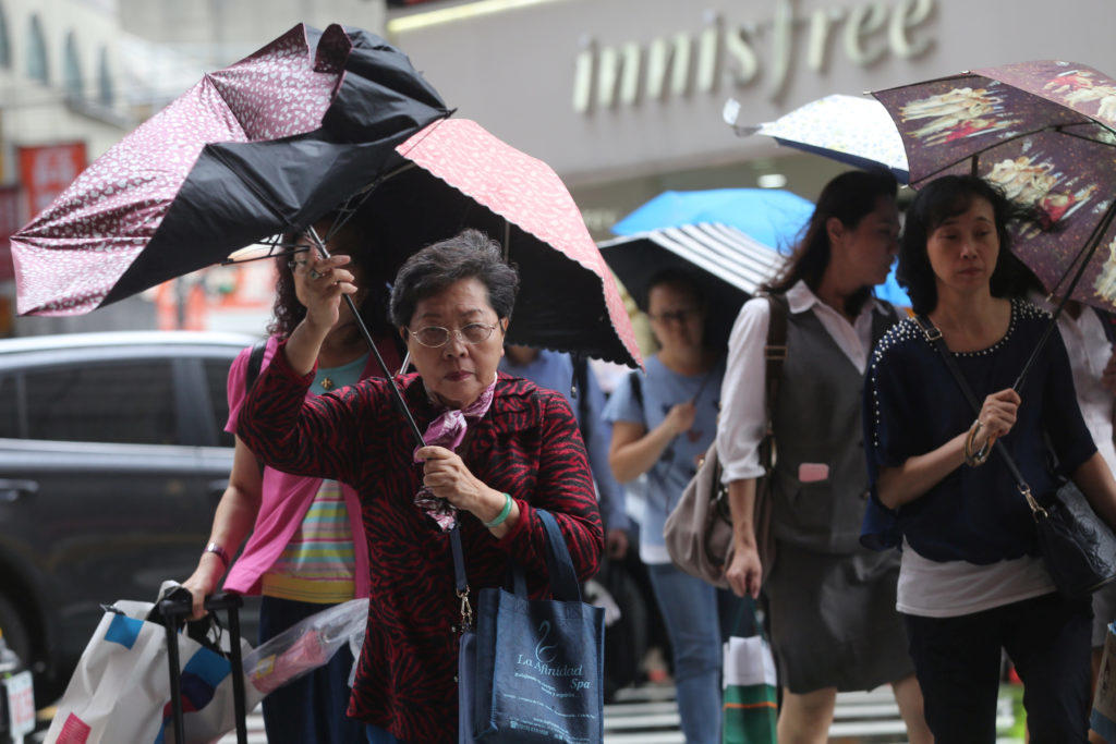 Ο τυφώνας “Μαρία” σαρώνει την Ταϊβάν! Πάνω από 2.000 άνθρωποι απομακρύνθηκαν από τις εστίες τους – video
