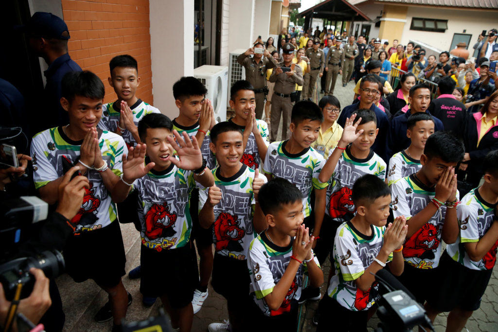 Ταϊλάνδη: Οι πρώτες εικόνες μετά το εξιτήριο στα 12 παιδιά και τον προπονητή τους – video