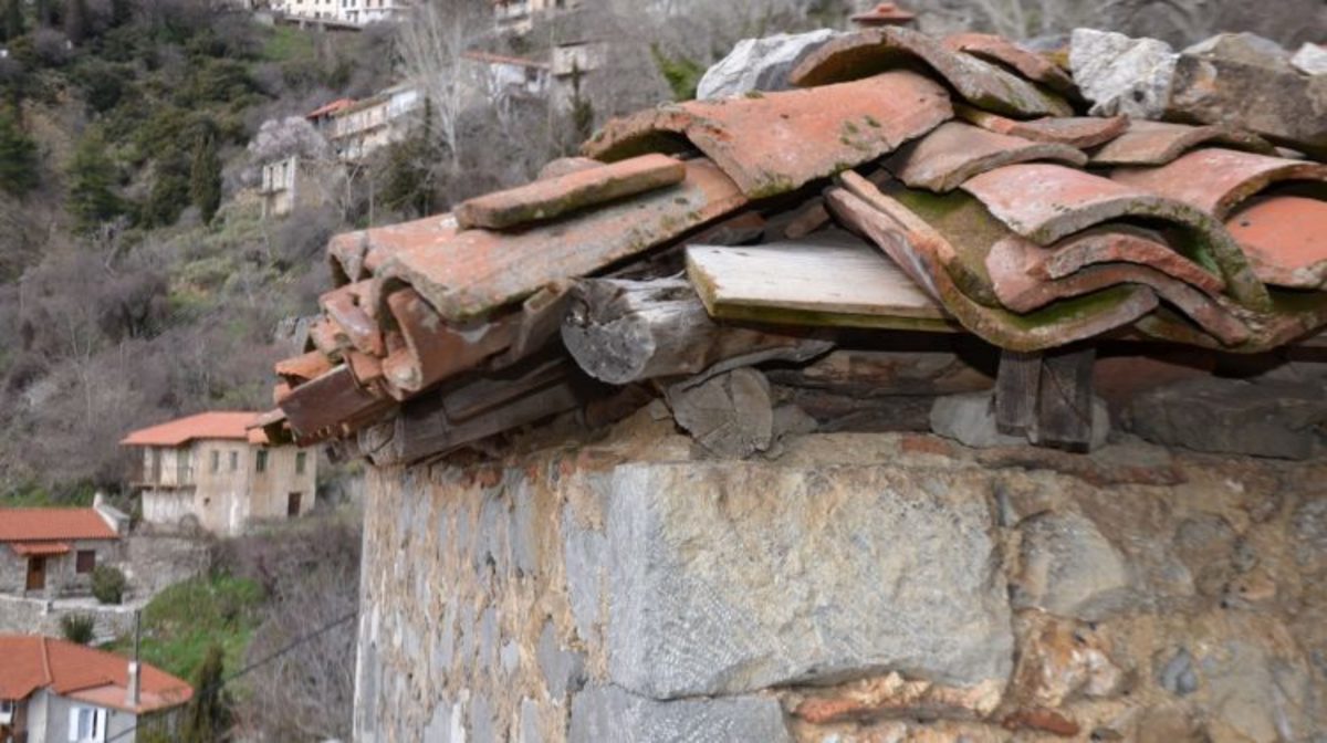 Τρίκαλα: Θρήνος για την Σταυρούλα Γιαννούχου – Την καταπλάκωσε τοίχος εγκαταλελειμμένου κτιρίου