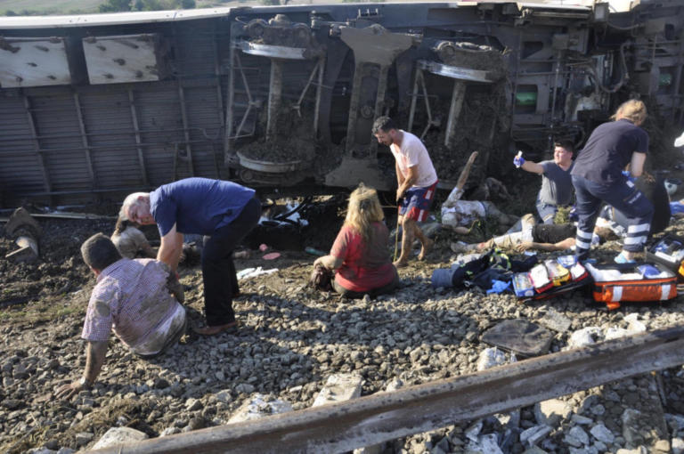 Τουρκία: 10 νεκροί και 73 τραυματίες από τον εκτροχιασμό του τρένου στα σύνορα με την Ελλάδα