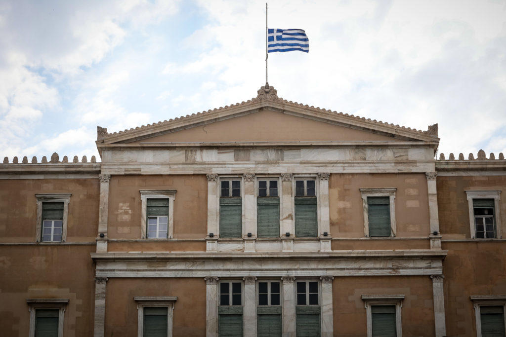 Η Βουλή βοηθά τους πυρόπληκτους της Αττικής: 10 εκατ. στον ειδικό λογαριασμό και εφάπαξ βοήθεια σε κάθε ανήλικο παιδί