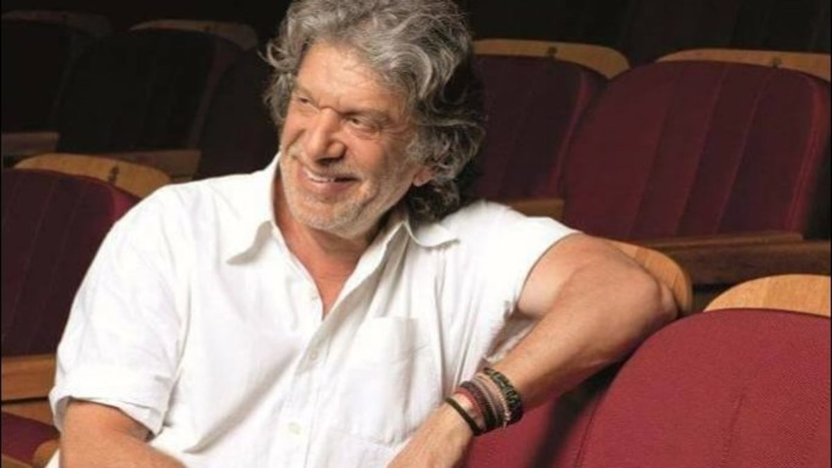 Οργισμένος ο Γιάννης Βούρος: «Σταματήστε να ανεβάζετε τις ηλιοκαμένες κωλ…ς σας»