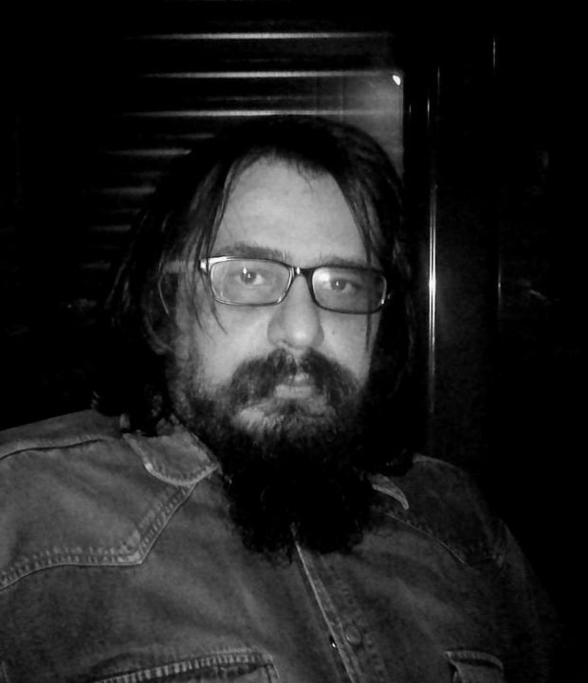Θρίλερ με τον συγγραφέα και σκηνοθέτη Δημήτρη Ζουγκό: «Αφήστε με ν’ αυτοκτονήσω!»