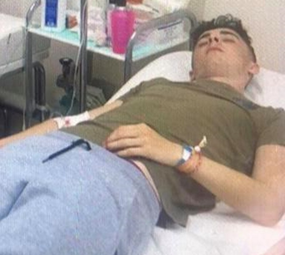 Ζάκυνθος: Σάλος από τη δηλητηρίαση 17 ατόμων – “Ο εμετός μας ήταν μαύρος” – Οι γιατροί ειδοποίησαν την αστυνομία [pics]
