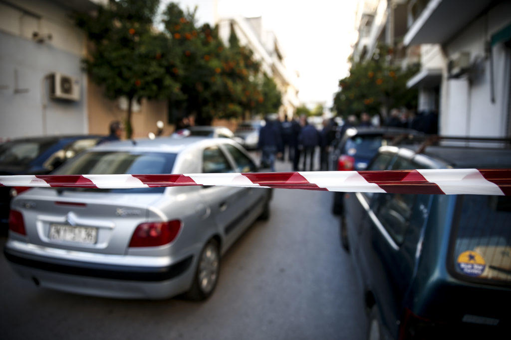 Θεσσαλονίκη: Ομολόγησε ο γιος ότι έπνιξε με ζώνη τη μητέρα του – Σοκάρει την Πυλαία το φοβερό έγκλημα!