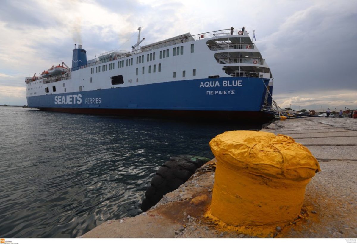 Σκιάθος: Χτύπησε στο λιμάνι το πλοίο “Aqua Blue” – Τα δευτερόλεπτα τρόμου για τους 170 επιβάτες!