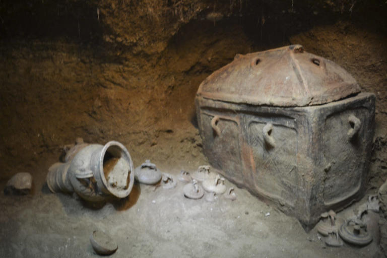 Κρήτη: Στο φως ασύλητος τάφος στην Ιεράπετρα – Οι εικόνες της νέας αρχαιολογικής ανακάλυψης [pics]