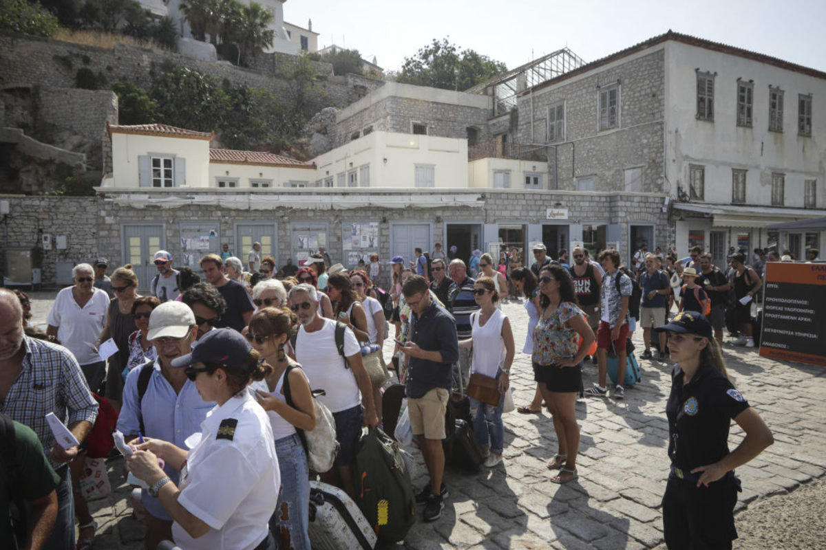 “Ιδιάζουσα και σπάνια περίπτωση” η βλάβη στην ηλεκτροδότηση της Ύδρας