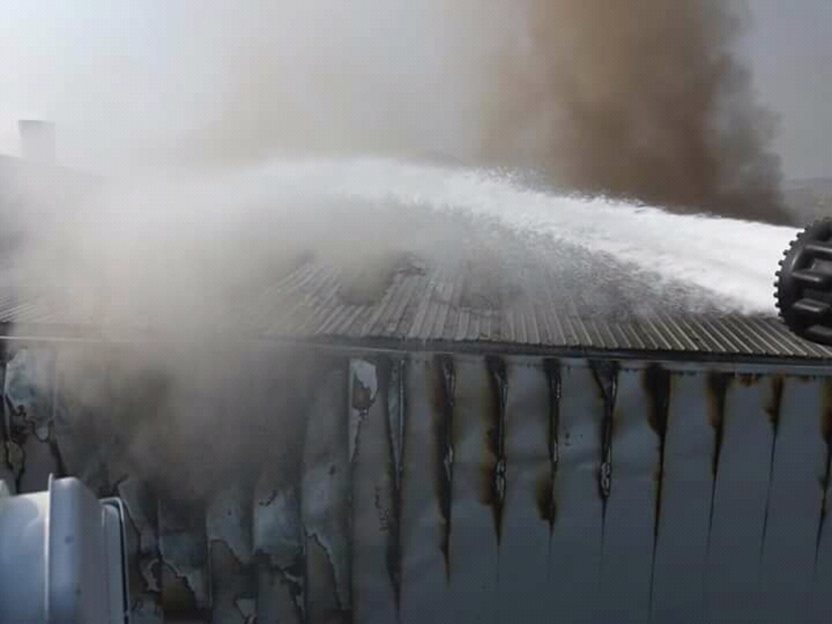 Κομοτηνή: Μεγάλη φωτιά στο εργοστάσιο της Sunlight – Μάχη με τις φλόγες σε μια ατμόσφαιρα αποπνικτική [pics]