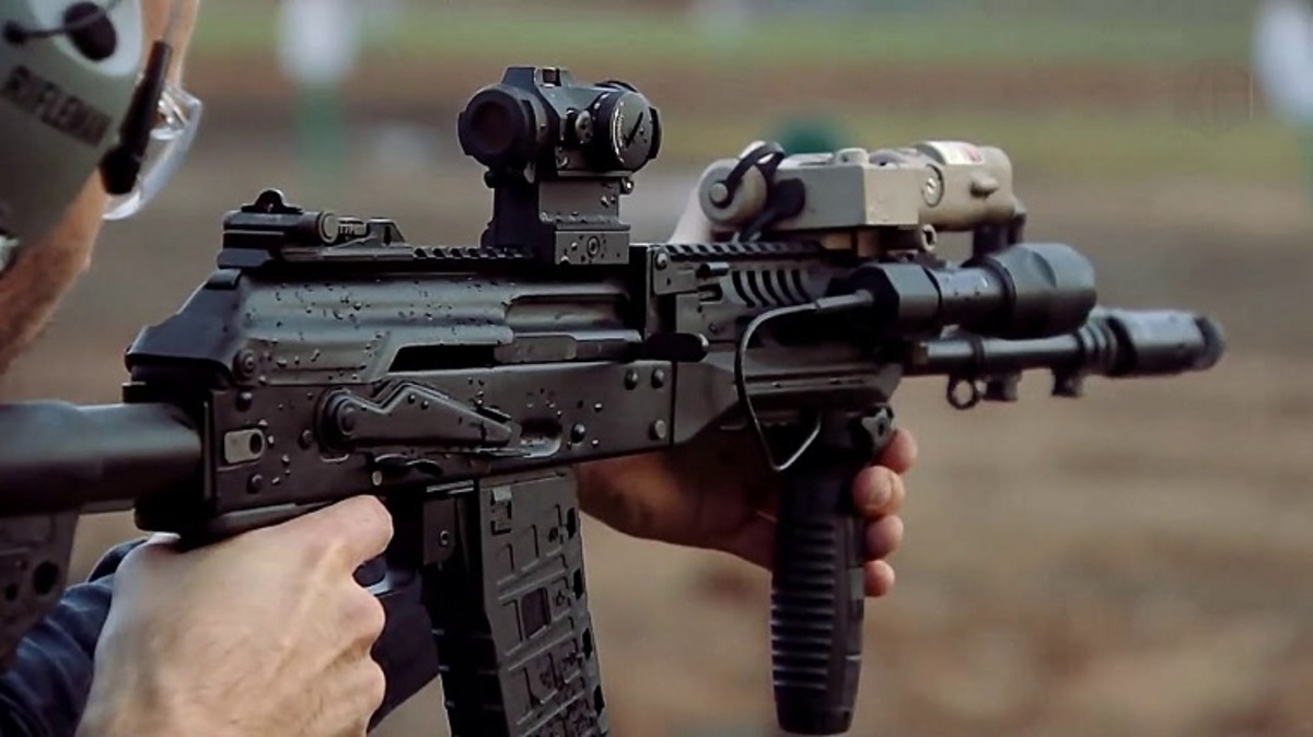 AK-12 και AK-15: Αυτά τα όπλα θα αντικαταστήσουν το θρυλικό ΑΚ-47! [vid]