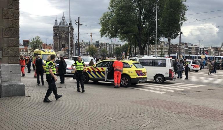 Επίθεση με μαχαίρι σε σταθμό τρένου στο Άμστερνταμ – video