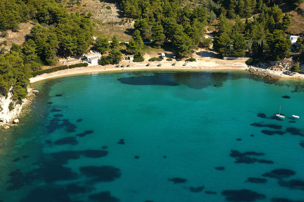 Η Αλόννησος εξελίσσεται με προσβάσιμες παραλίες για ΑΜΕΑ