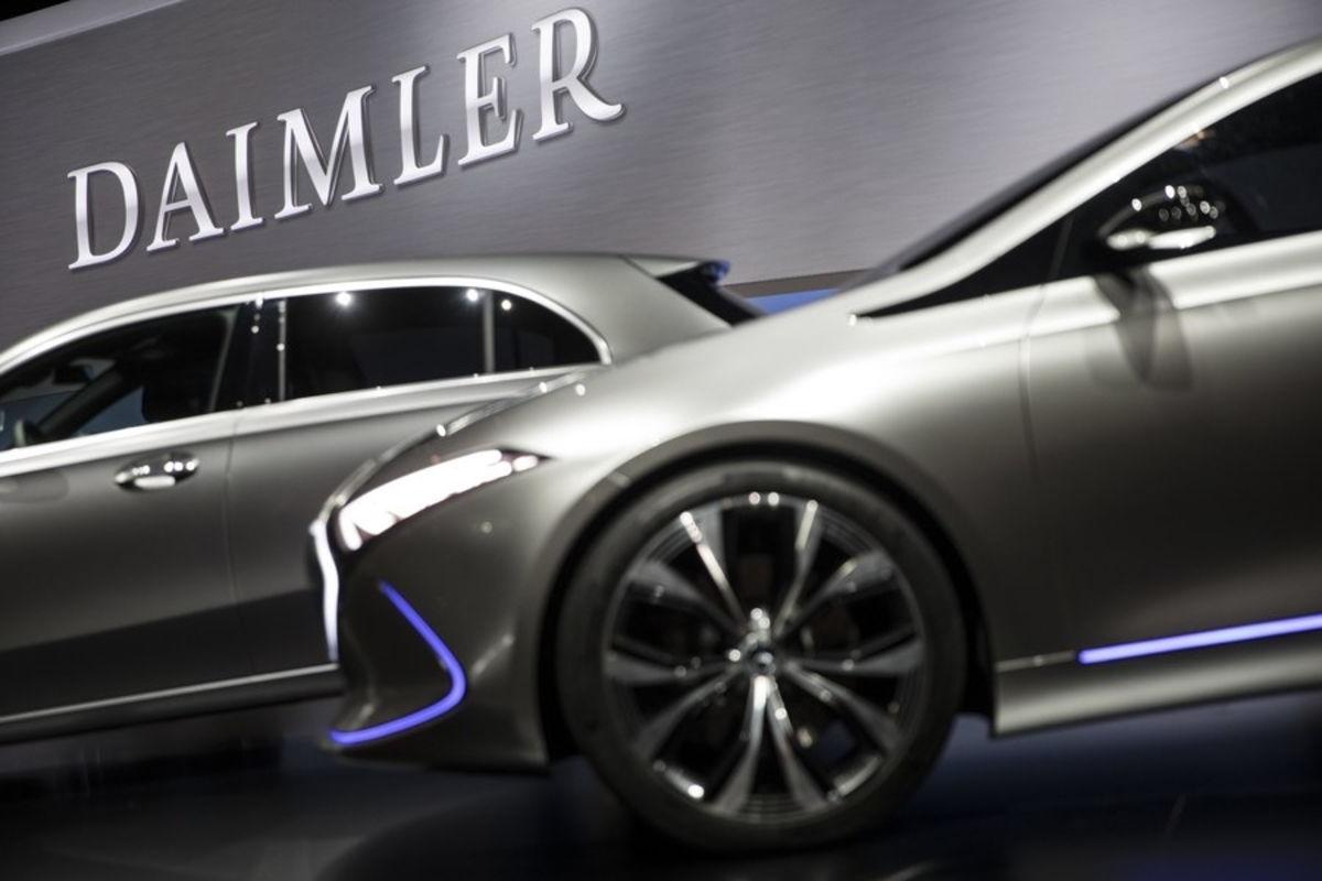 Η Daimler σταματά τις δραστηριότητές της στο Ιράν