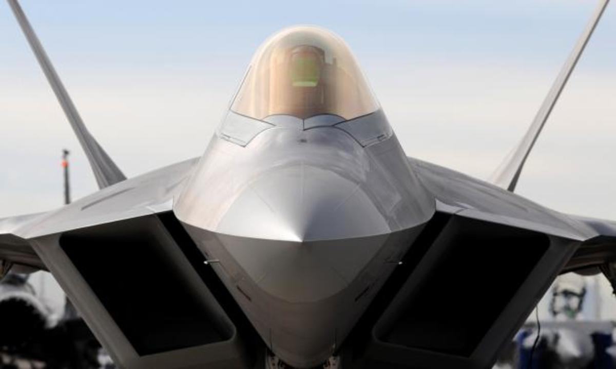 F-22: Κίνα και Ρωσία το προσπαθούν αλλά δεν μπορούν με τίποτα να κοντράρουν το υπερμαχητικό των ΗΠΑ! [vid, pics]