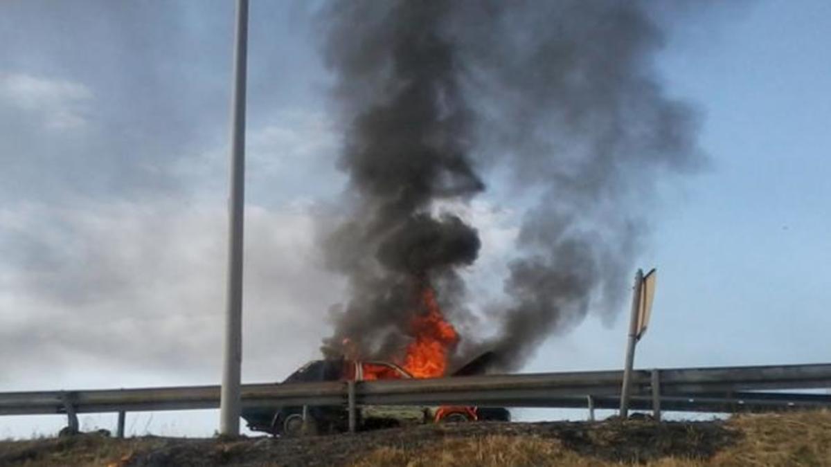 Φωτιά σε αυτοκίνητο στην Εθνική Πατρών – Κορίνθου, τρόμος για τους επιβάτες