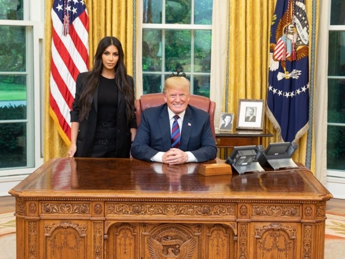Kim Kardashian: «Όταν με κάλεσε ο Donald Trump ήμουν γυμνή…» Video