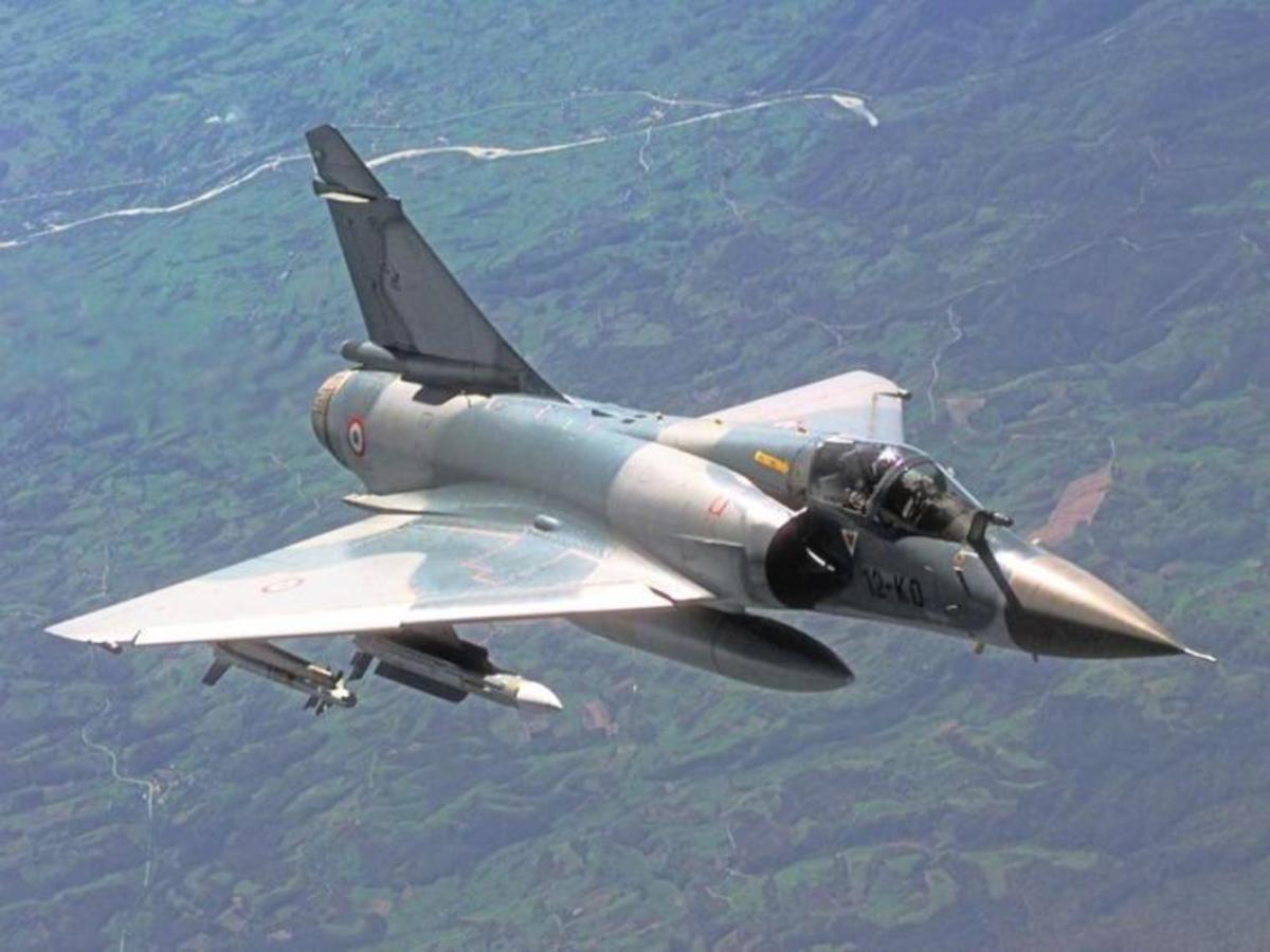 Mirage-2000:  Τα γαλλικά  μαχητικά χορεύουν στον ουρανό! [vid]