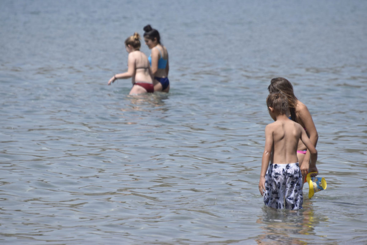 Έπαθαν σοκ από το θέαμα που αντίκρισαν στην παραλία