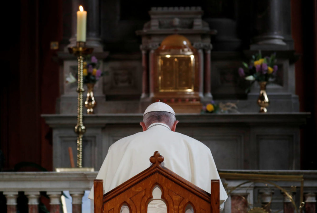 Πάπας: Συναντήθηκε με θύματα σεξουαλικής κακοποίησης από ιερείς και ζήτησε συγγνώμη