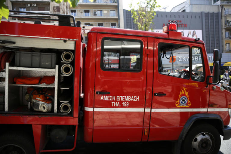 Κρήτη: Φωτιά σε μάντρα αυτοκινήτων