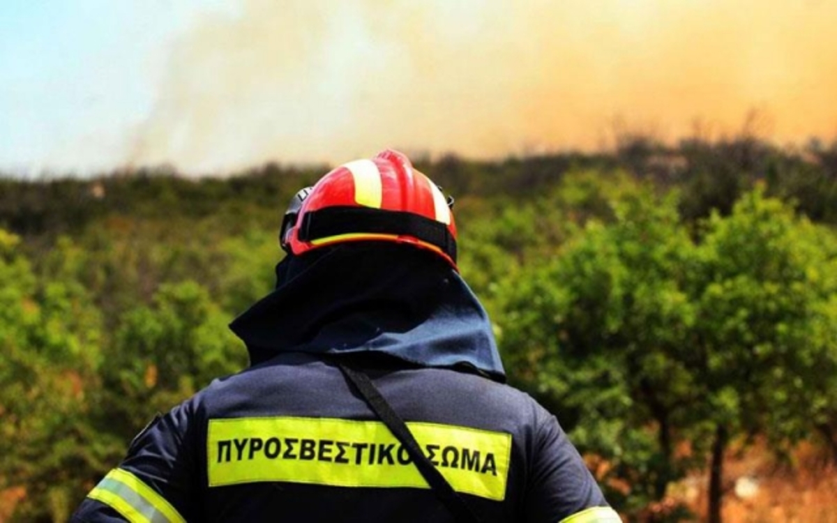 Φωτιά στην Σαλαμίνα κοντά σε κατασκήνωση προσκόπων