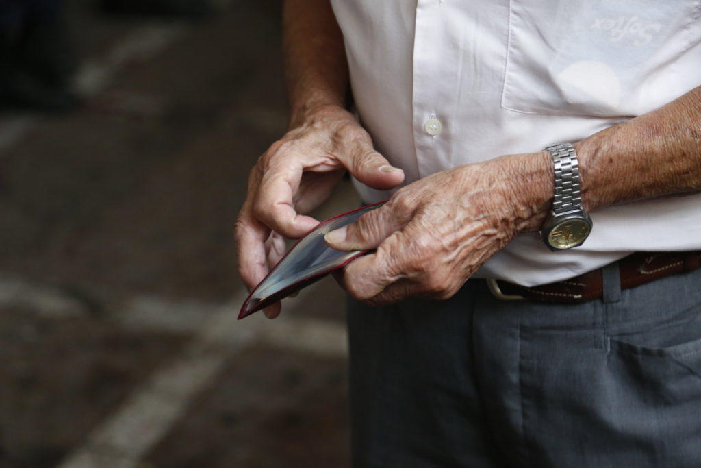 Κόψτε συντάξεις και αφορολόγητο αν θέλετε να μην έρθει ξανά μνημόνιο – Διπλό σκληρό μήνυμα από ΔΝΤ και Γ. Στουρνάρα προς την κυβέρνηση