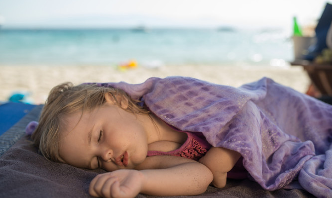Ύπνος: Απαραίτητο και στις διακοπές ένα πρόγραμμα για τα παιδιά