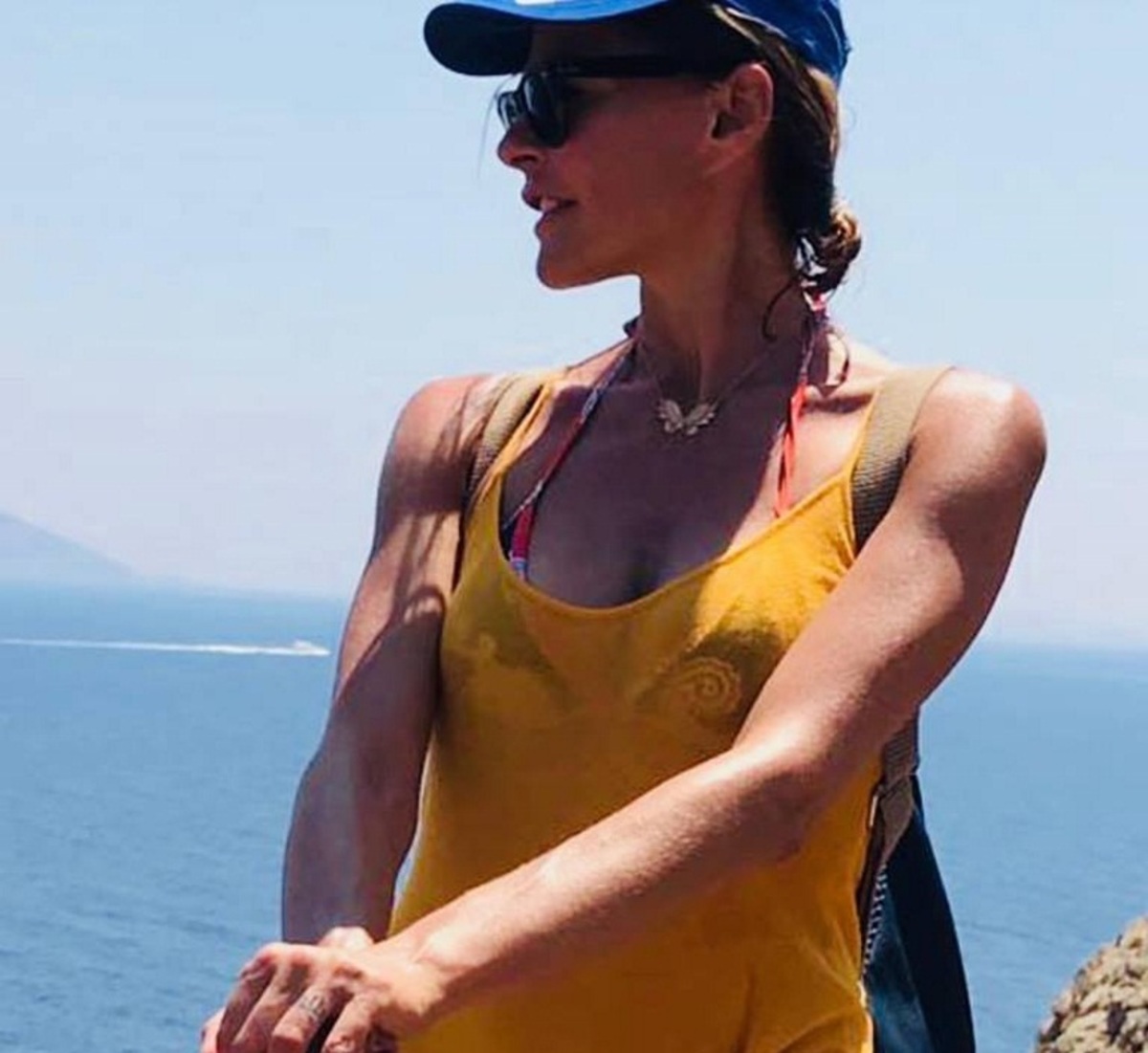 Τζένη Μπαλατσινού: Πεζοπορία στην Πάτμο! [pics,video]