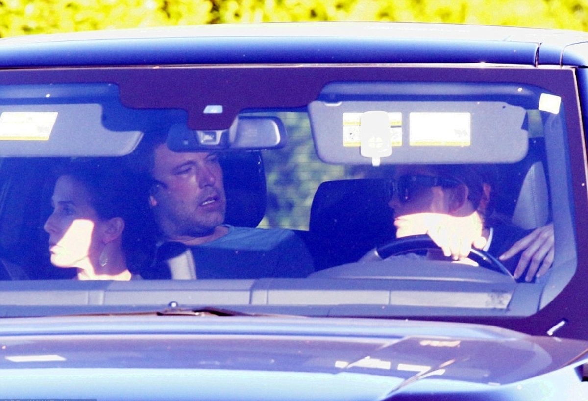 Ξανά σε κλινική αποτοξίνωσης ο Ben Affleck! Σε άθλια κατάσταση τον μετέφερε η πρώην σύζυγός του