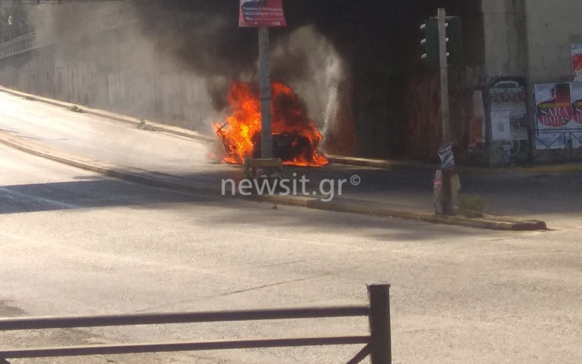 Αυτοκίνητο πήρε φωτιά εν κινήσει στην Κηφισίας! [pics]