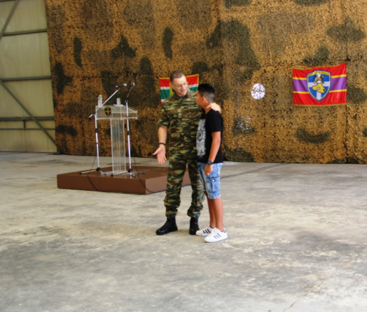 Ο Αρχηγός ΓΕΣ βράβευσε 14χρονο που έσωσε ηλικιωμένο στη Λέσβο! [pics]