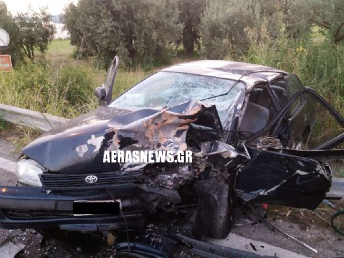 Αγρίνιο: Σφοδρή σύγκρουση οχημάτων στον δρόμο προς Αμφιλοχία – Νεκρός ο ένας οδηγός [pics]